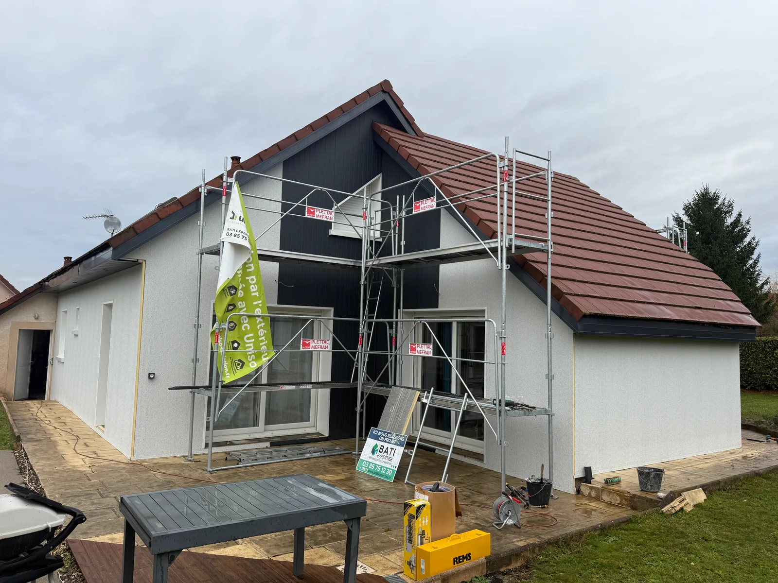 Isolation des murs par l'extérieure (ITE) UNISO — avant travaux