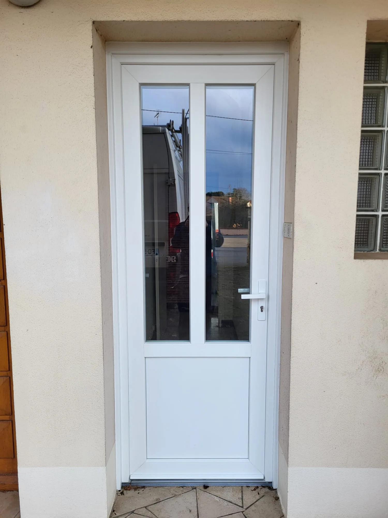 Remplacement d'une porte d'entrée sur mesure à Lons-le-Saunier (39570)