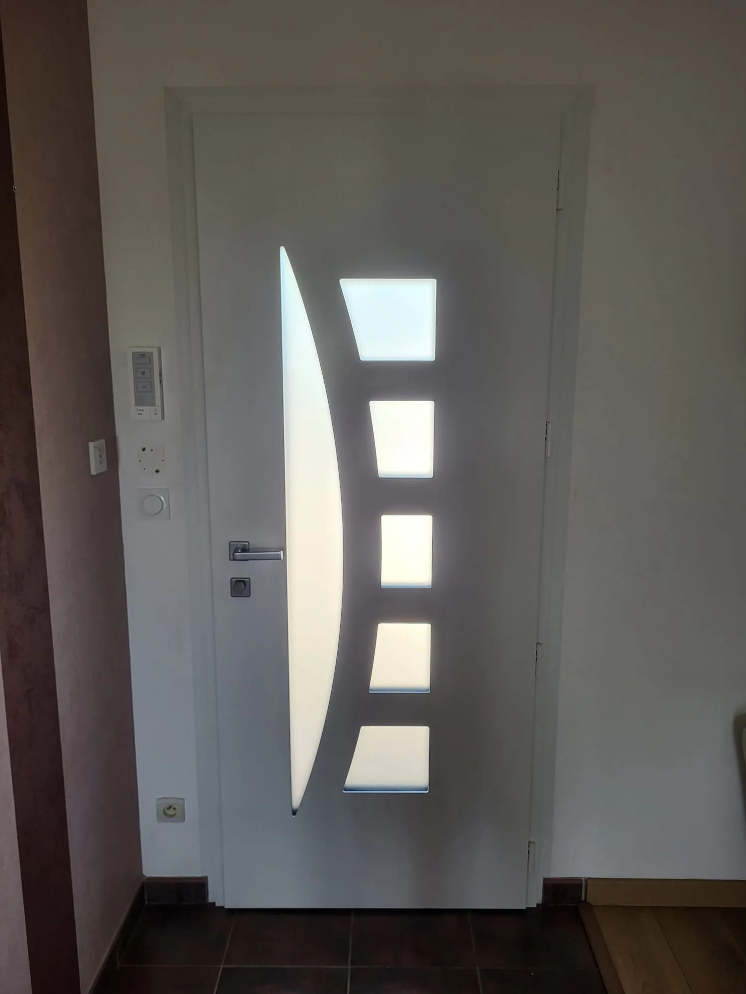 Remplacement d'une porte d'entrée aluminium Centauria gris anthracite RAL 7016 Courlans 39570 — avant travaux