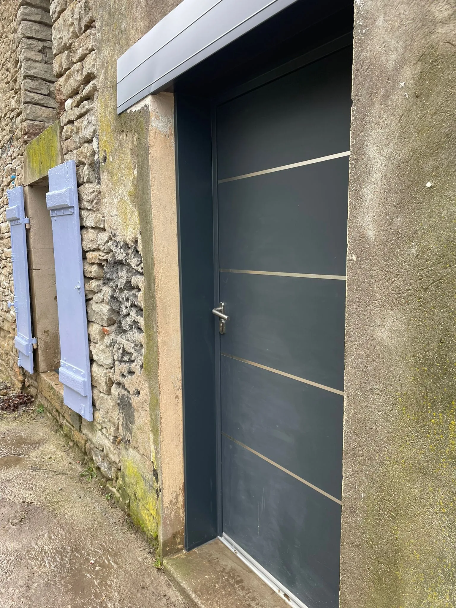 Remplacement d'une porte d'entrée aluminium Marine à Beaurepaire-en-Bresse (71580)